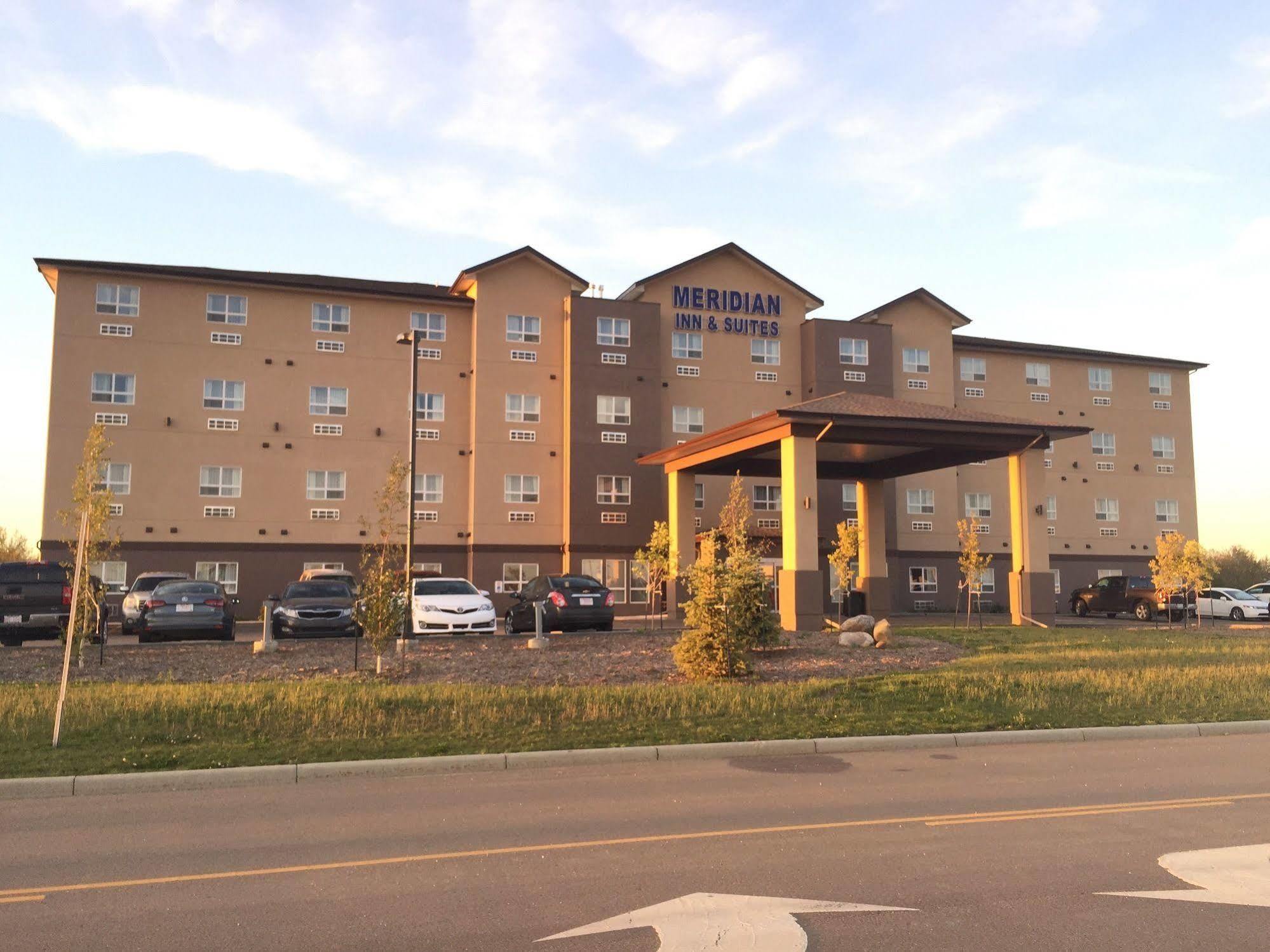 Meridian Inn & Suites Lloydminster Exterior foto